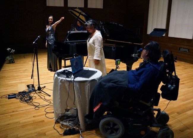 Solunum cihazına bağlı ALS hastasından konser